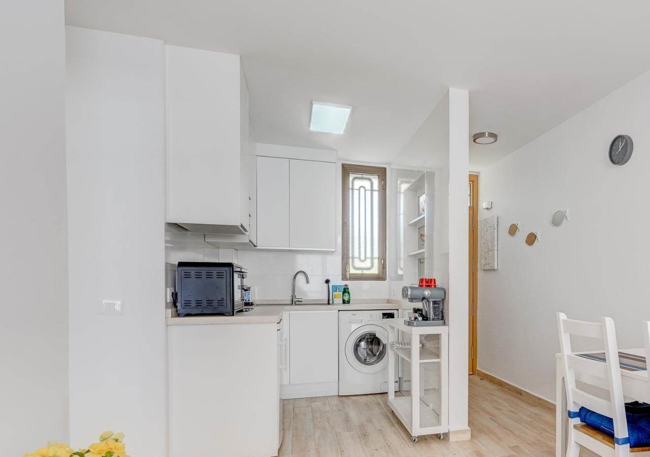 Stylish Flat And Pool With 3 Rooms, Sleeps 6, Los Cristianos Лос-Крістіанос Екстер'єр фото