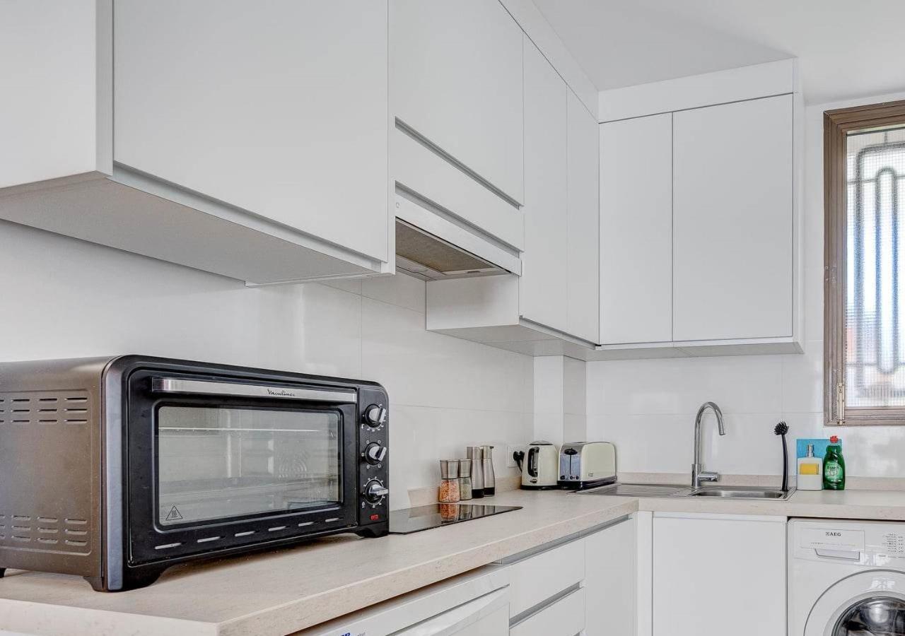 Stylish Flat And Pool With 3 Rooms, Sleeps 6, Los Cristianos Лос-Крістіанос Екстер'єр фото